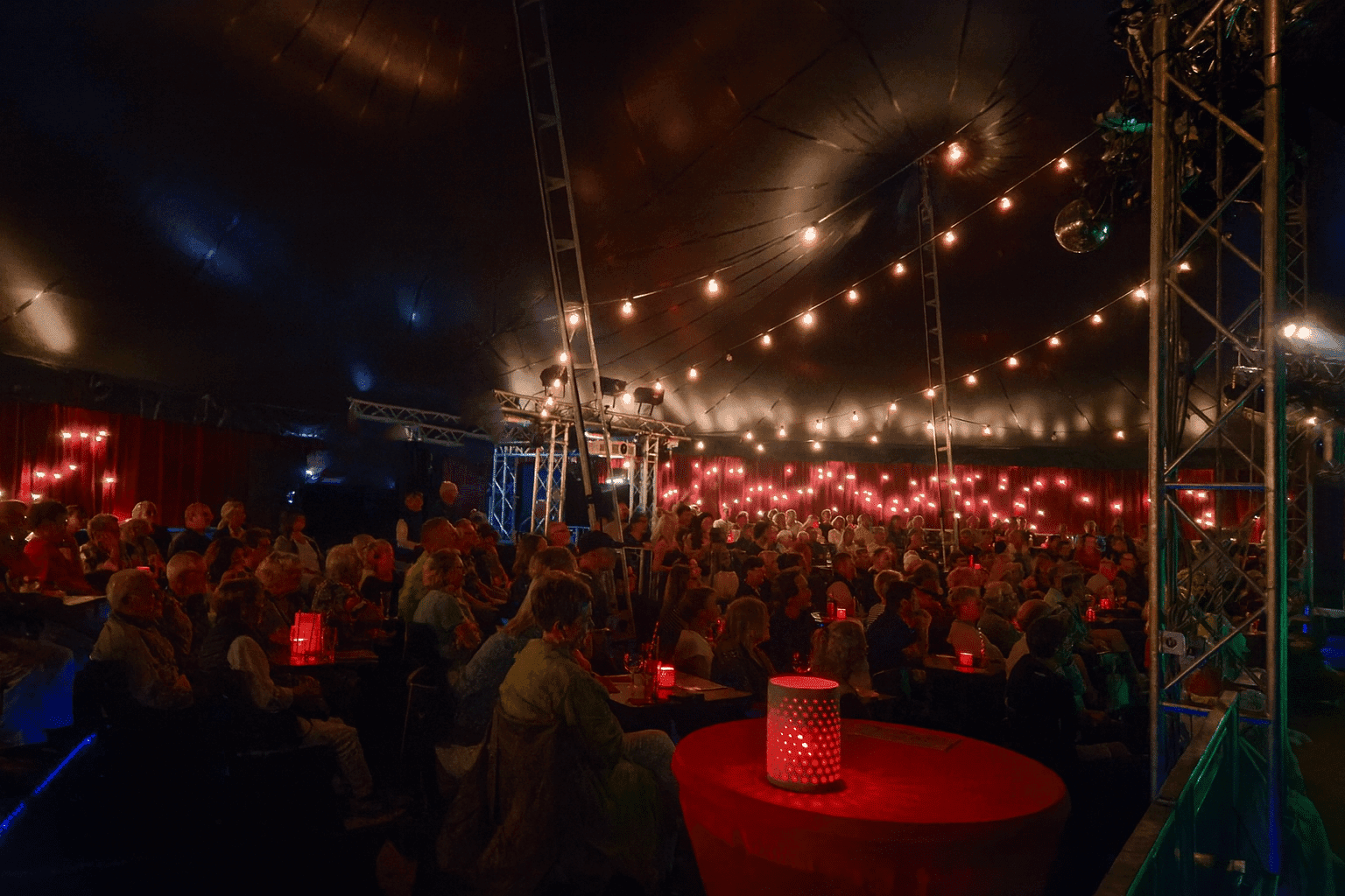 Chapeau Rouge – Bühne Innen